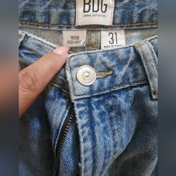 Urban Outfitters Mom High-Rise Jeans - Picture 2 of 3